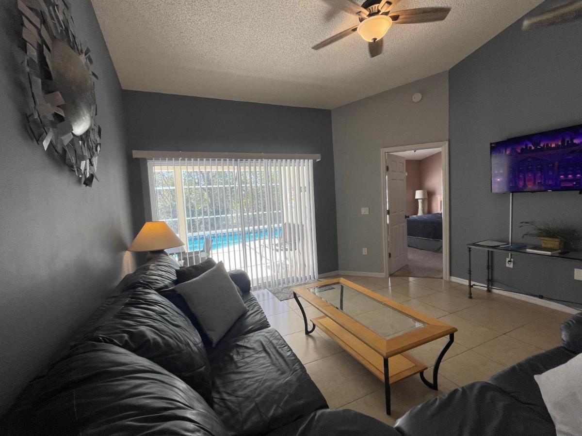 3 Bedroom With Poolside Cinema And Games Close To Theme Parks Sleeps 6 2 Casa de férias Orlando
