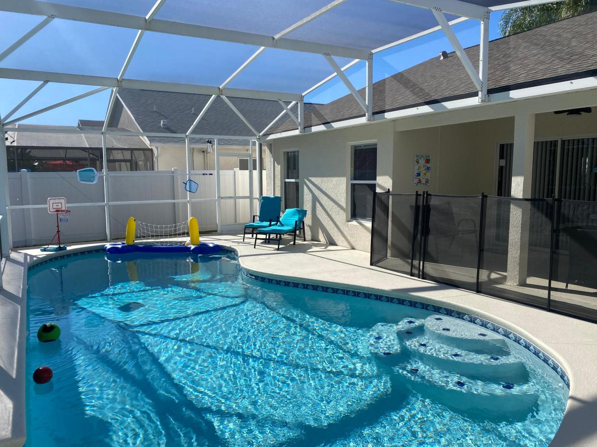 Casa de férias 3 Bedroom With Poolside Cinema And Games Close To Theme Parks Sleeps 6 2 *